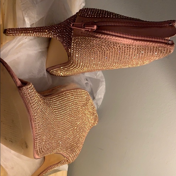 Heels - Picture 6 of 6